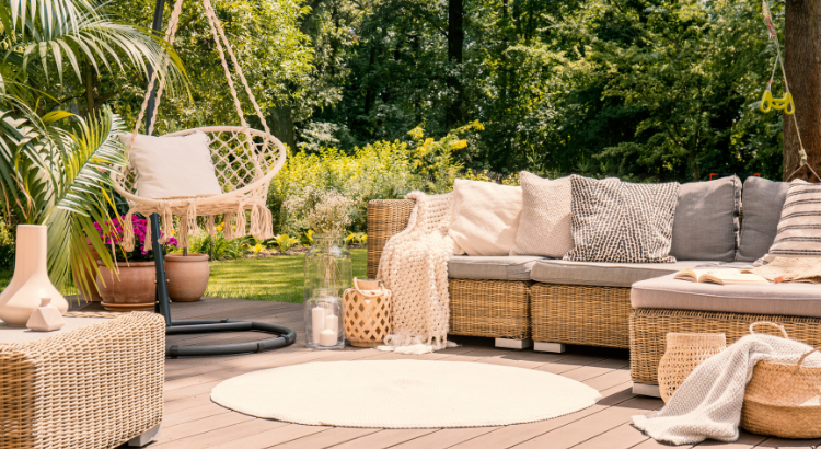 Décoration extérieure : 5 inspirations tendances pour son salon de jardin  en été